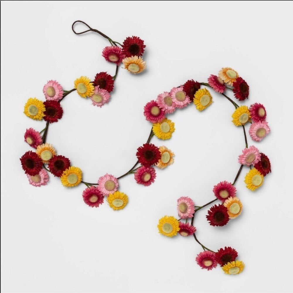 Opalhouse Artificial Daisy‎ Flower Garland 🌸